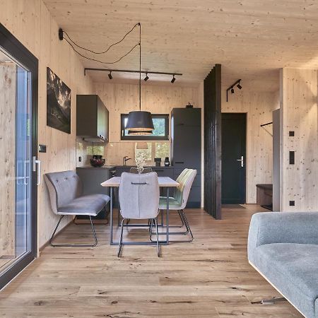 Black Forest Lodges - Gehobene Ferienwohnungen Mit Privatsaunas ทุลเฟส ภายนอก รูปภาพ